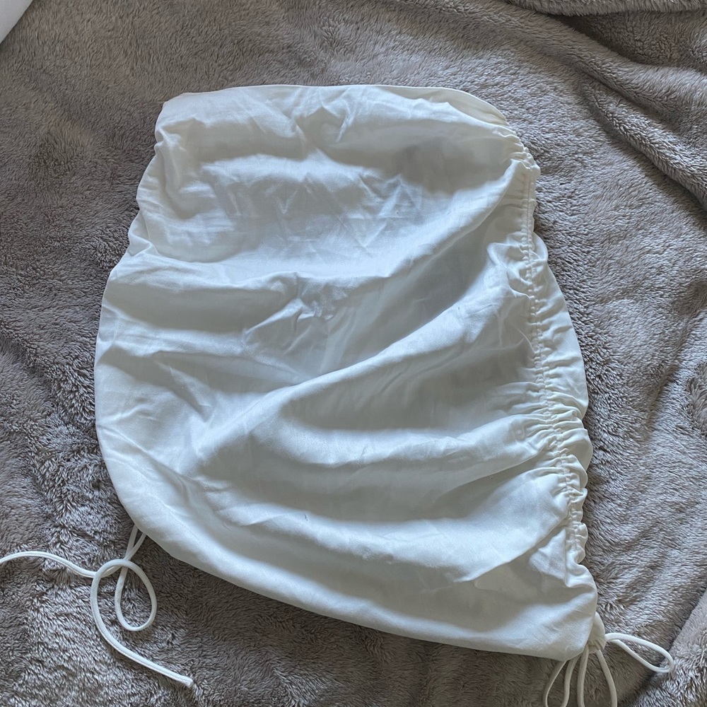 White whitefox skirt size small, brand new